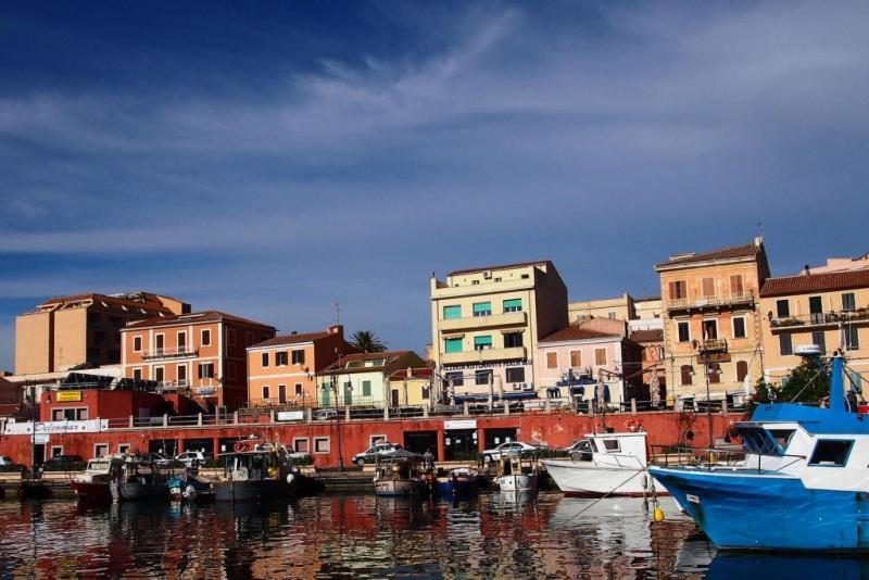 Le Scalette Bed & Breakfast La Maddalena  Bagian luar foto