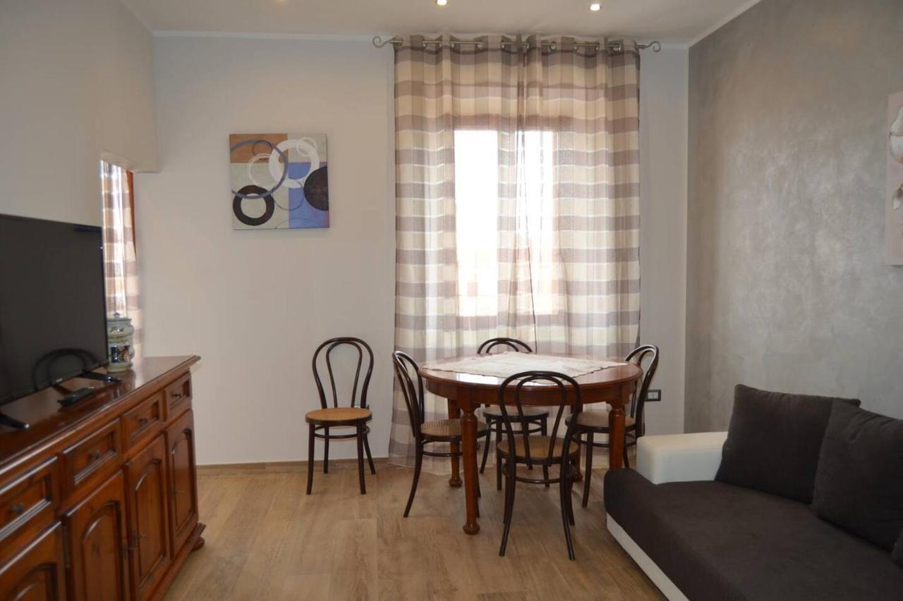 Le Scalette Bed & Breakfast La Maddalena  Bagian luar foto