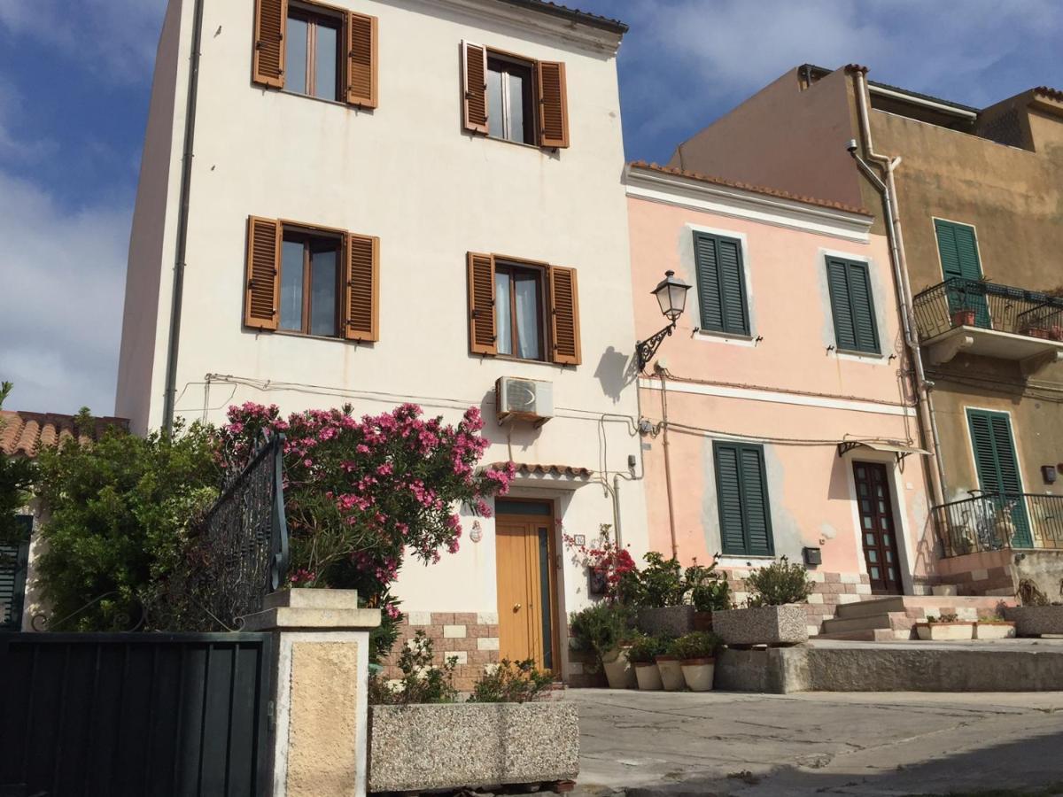 Le Scalette Bed & Breakfast La Maddalena  Bagian luar foto