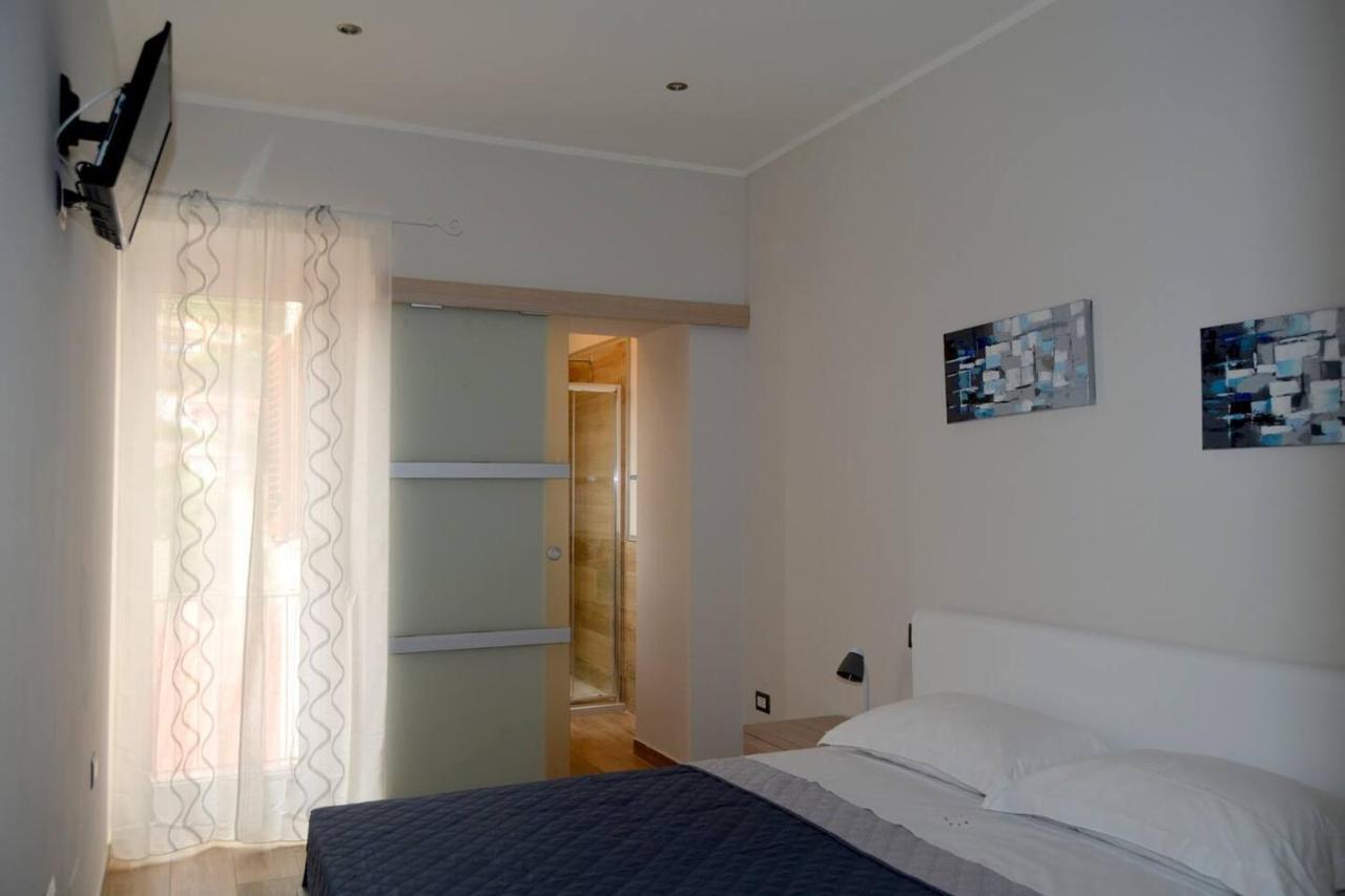Le Scalette Bed & Breakfast La Maddalena  Bagian luar foto